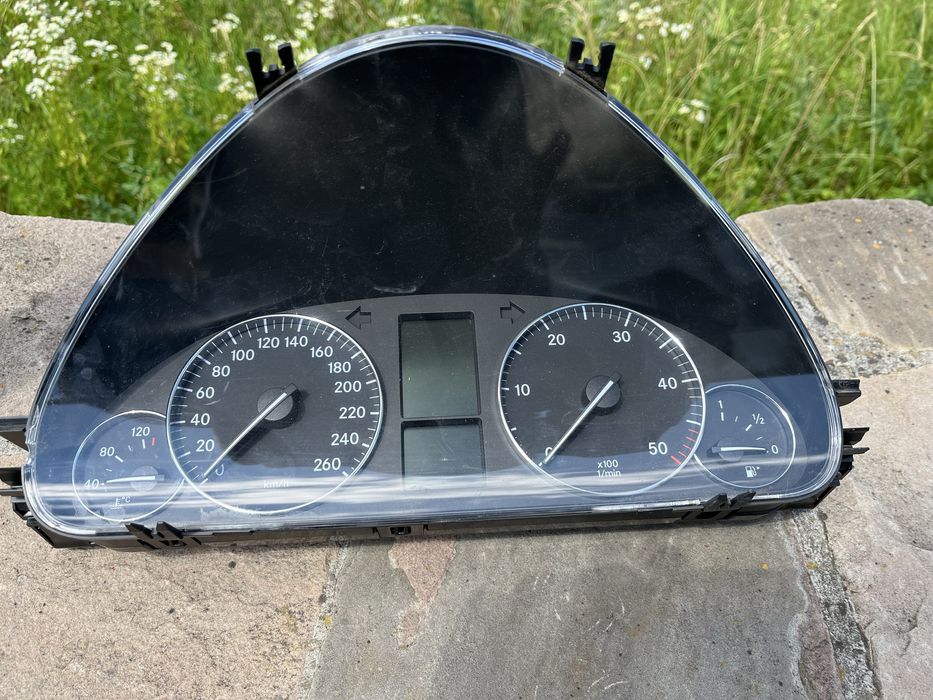 Щиток приборів mercedes c 203