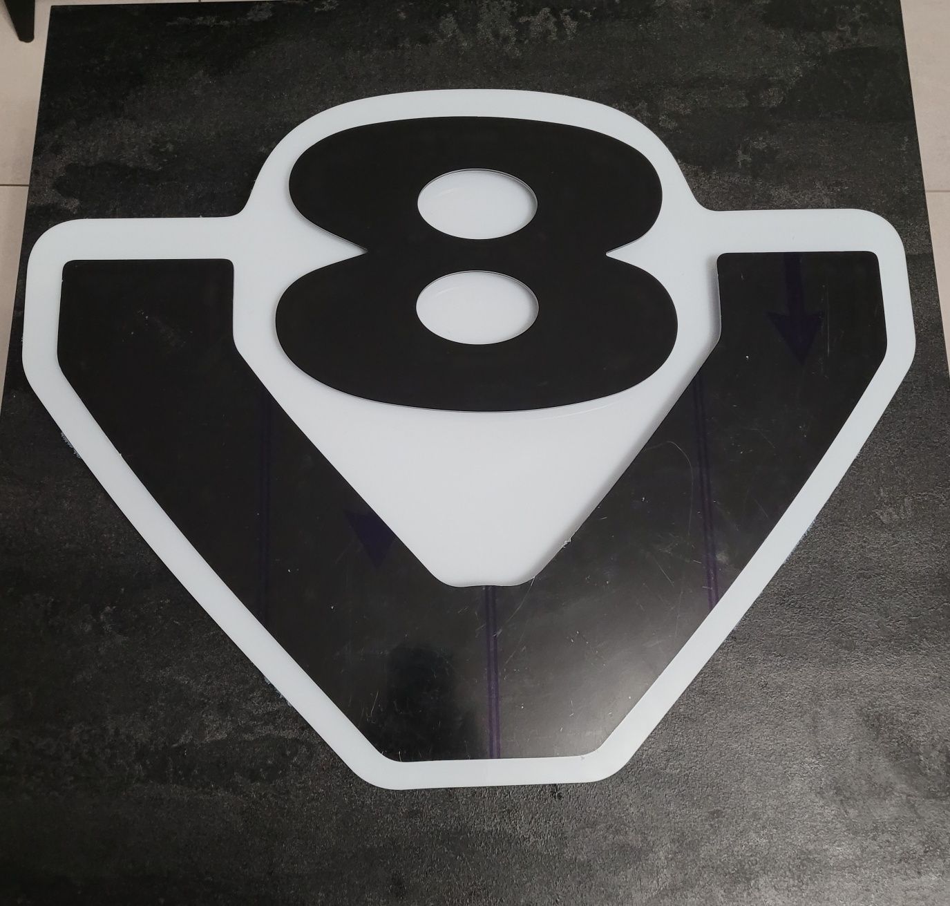 Podświetlane logo V8 nad łóżko SCANIA