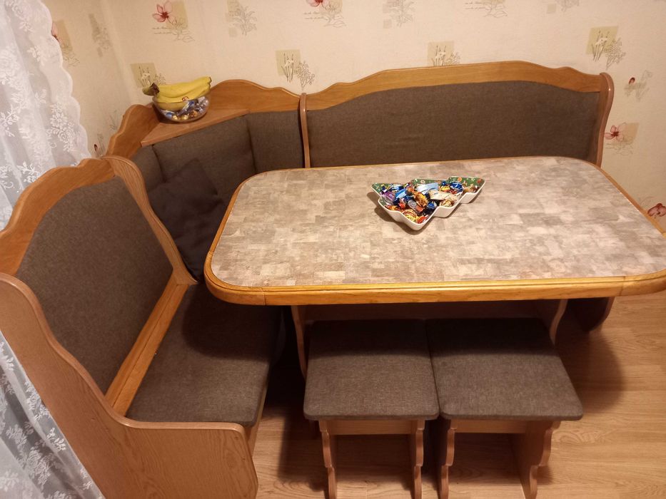 Кухня з куточком