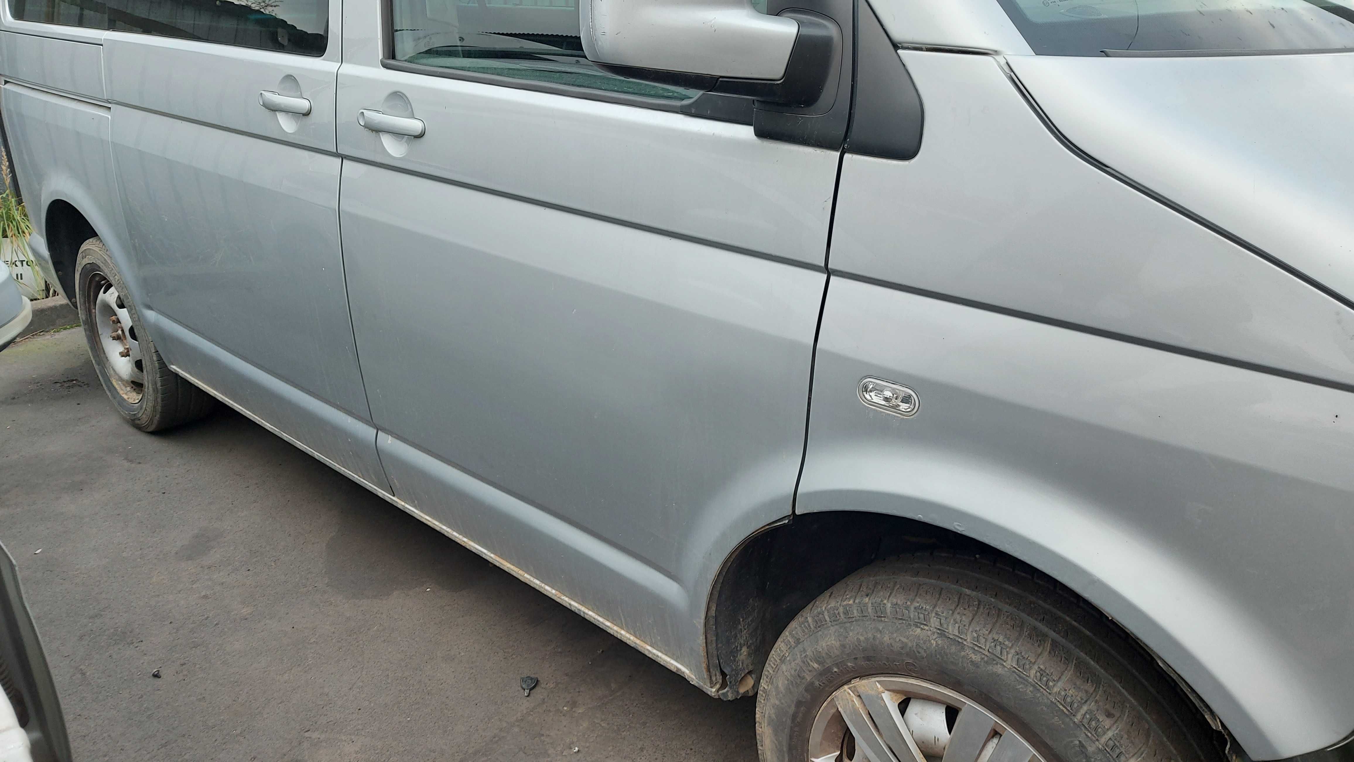 VW T5 Caravelle drzwi przednie srebrne FV transport/dostawa