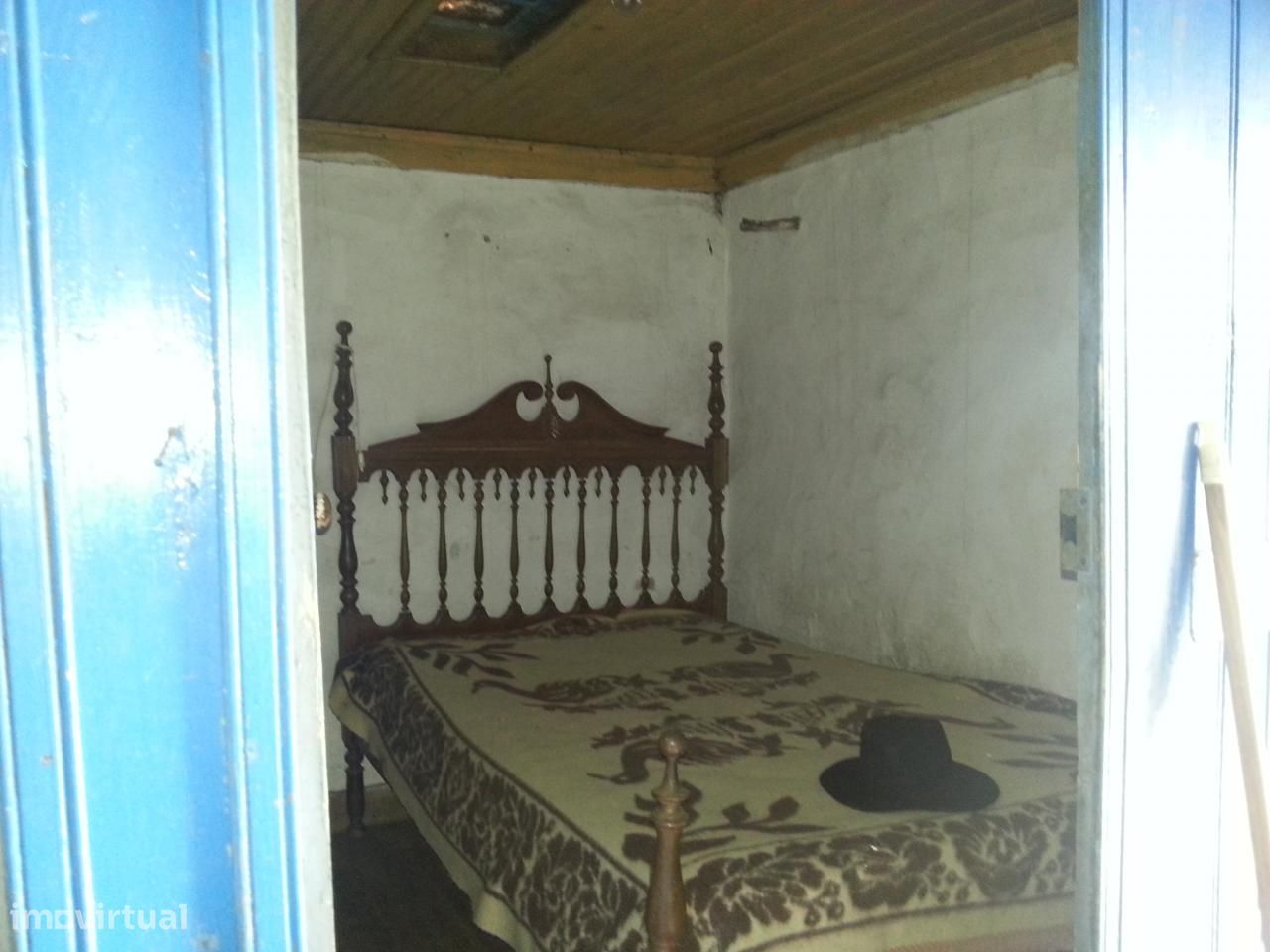 Casa para restauro em Adobispo, Penedono