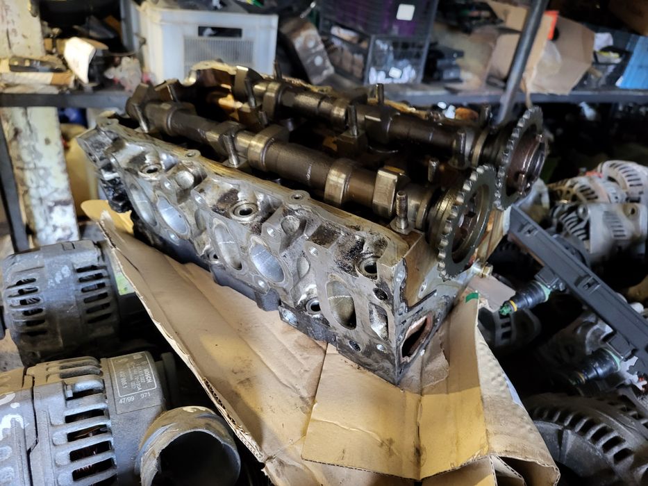 Głowica  Kompletna  VW  Golf 4  2.3 V 5  Leon