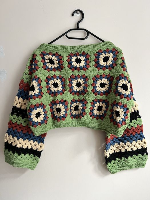 Szydełkowy sweter krótki szydełkowy sweter