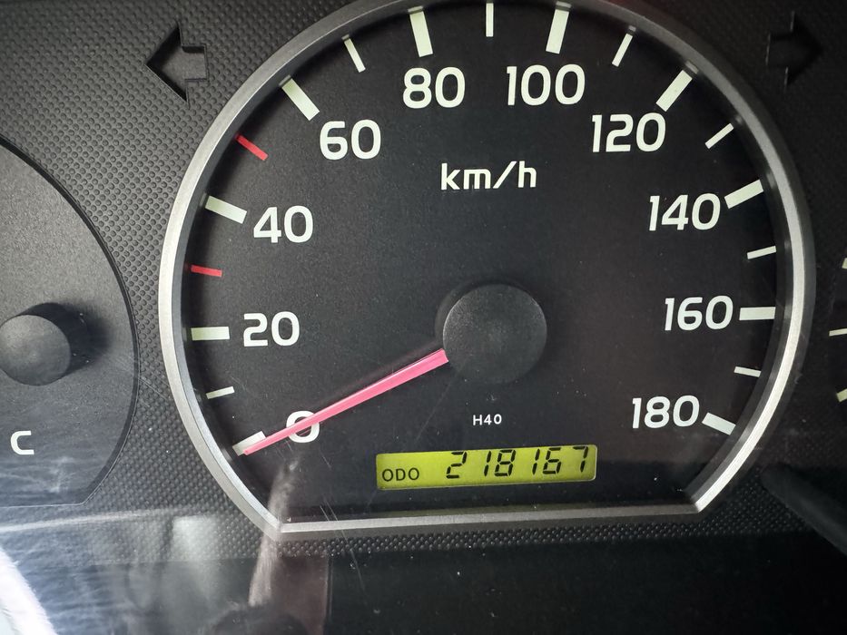 Toyota Hiace 2.5D - 4D 6 Lugares