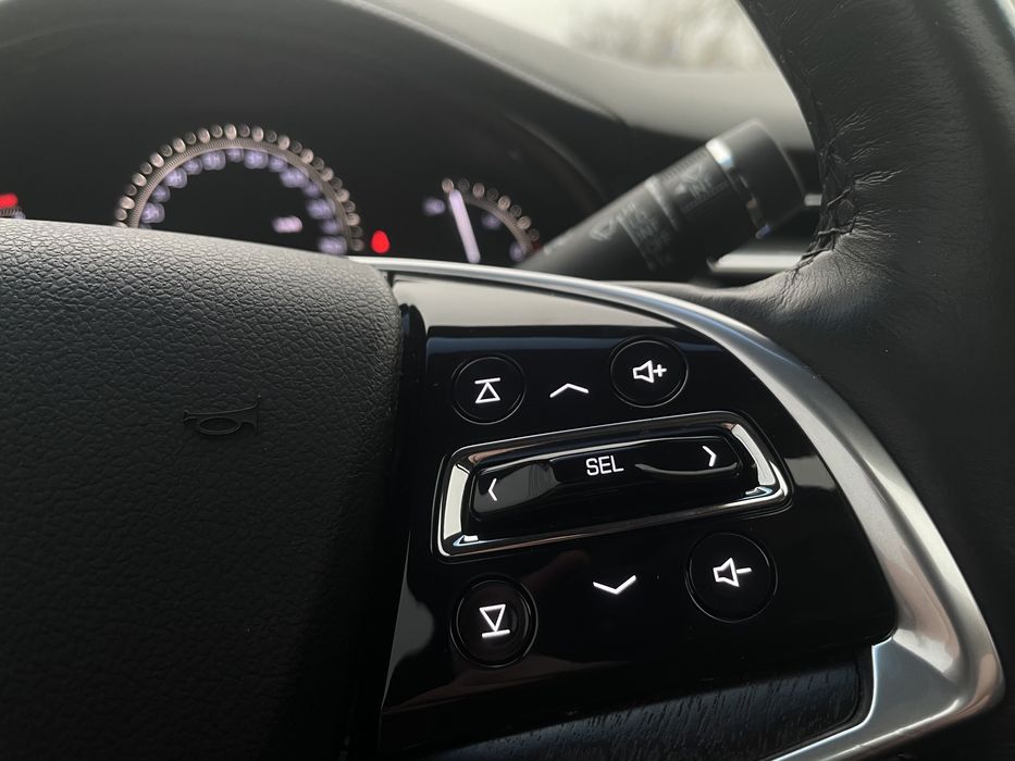 Cadillac XTS  V6  AWD  Luxury