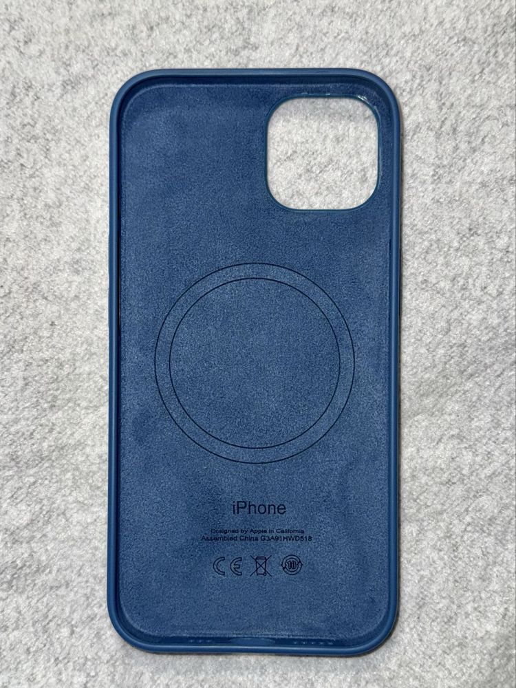 Силіконовий чохол з MagSafe для iPhone 13