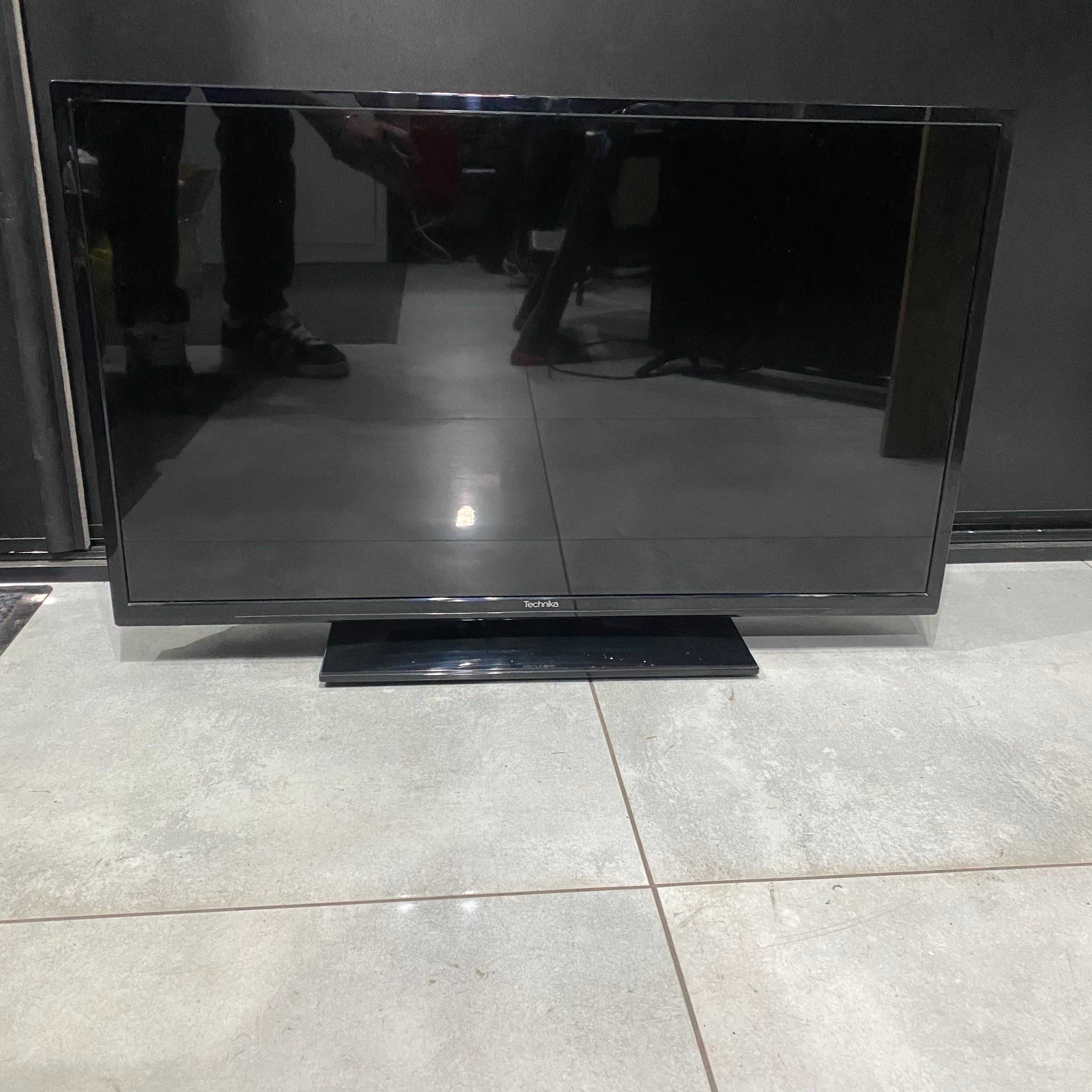 Telewizor Technika 32-278B + Pilot | Sprawny | 32" |