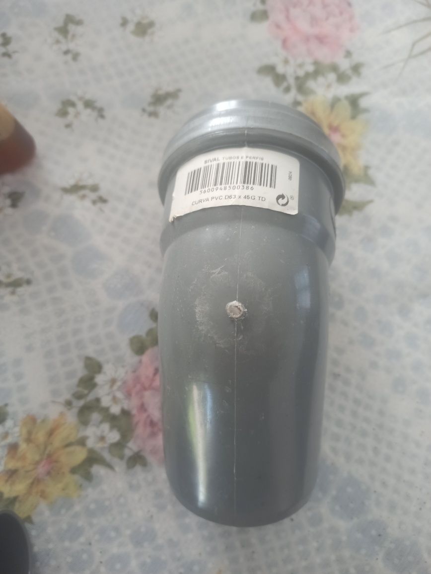Curvos pvc e juncoes para canalizacoes de metal