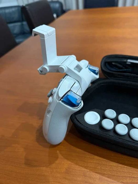 Comando Flydigi Apex 5 com Bolsa, Phone Mount e Replacement Sticks