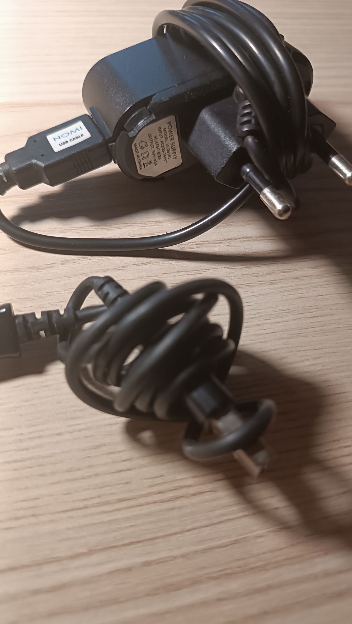 Продаю набор зарядных устройств и кабелей micro-USB — б/у, рабочие