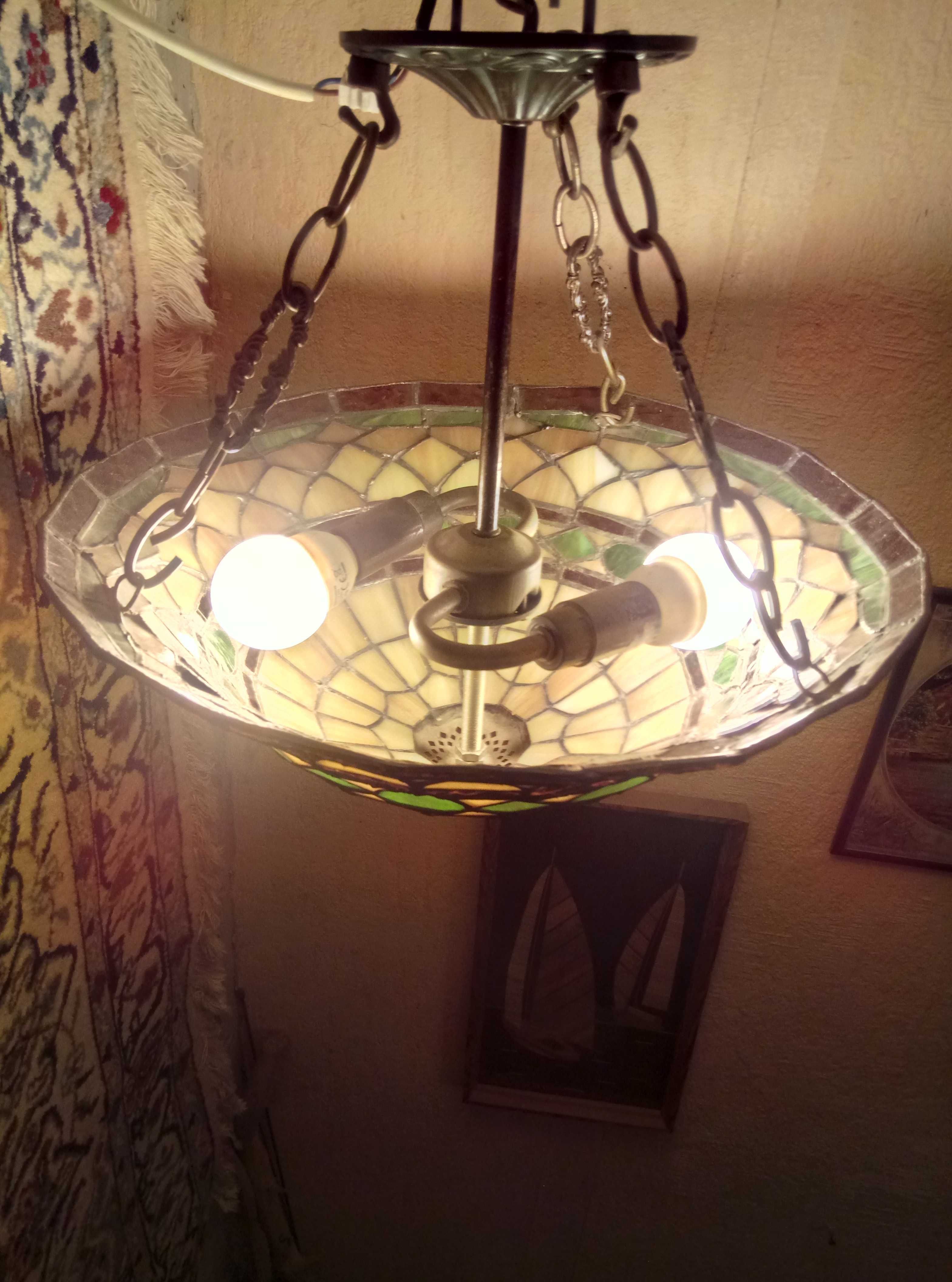 Lampa witrażowa.