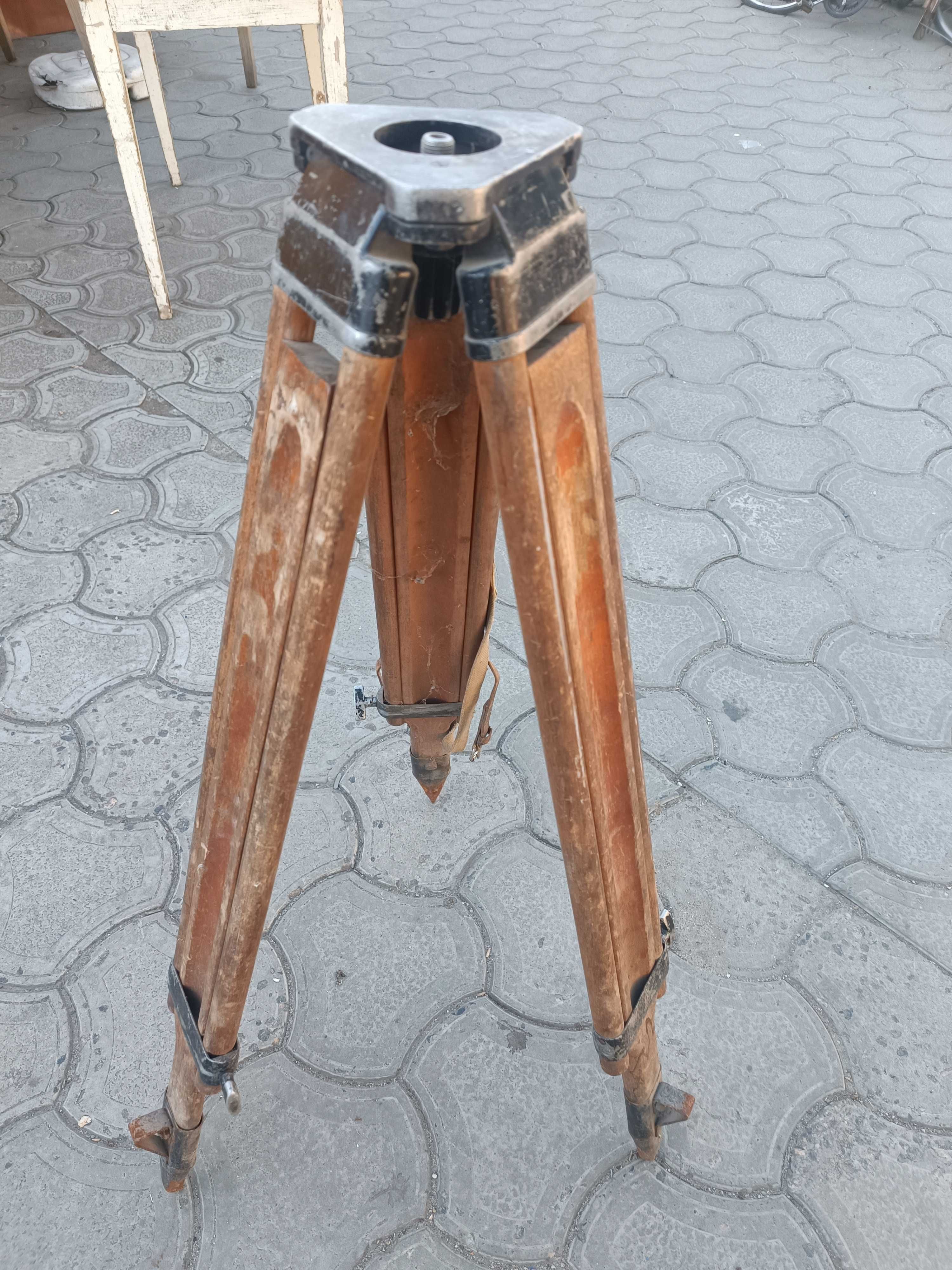 Теодолит Т14 с деревянным штативом ШР-160