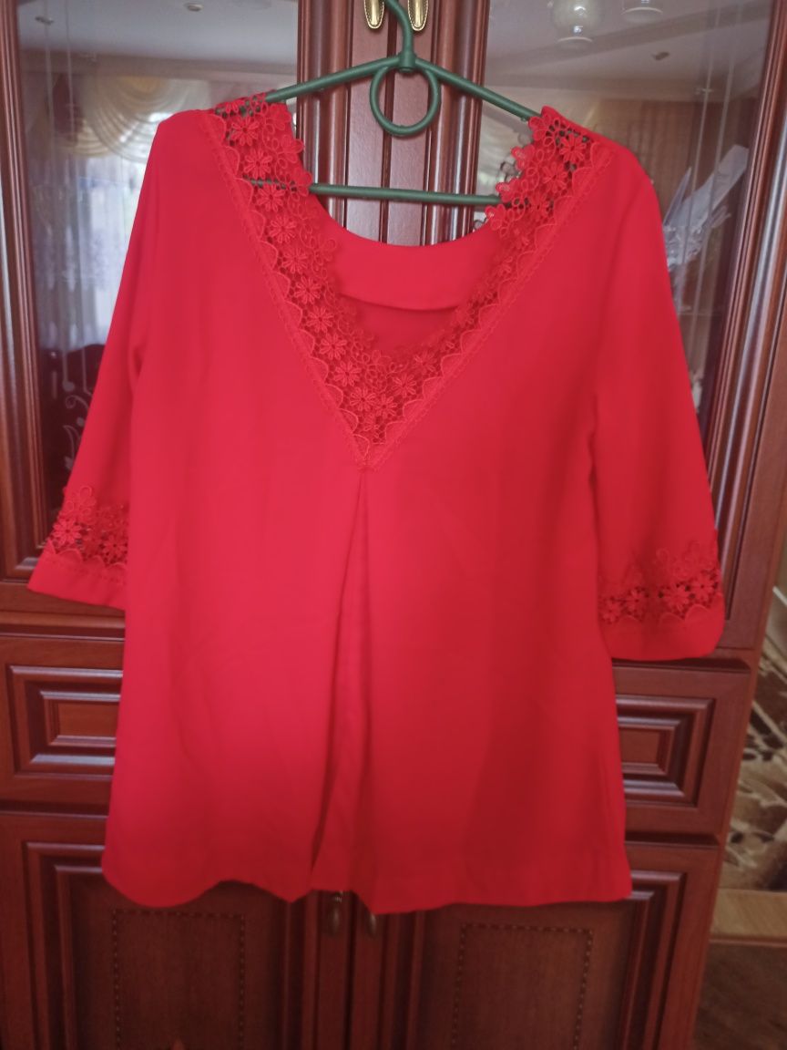 Блуза червона  50-52