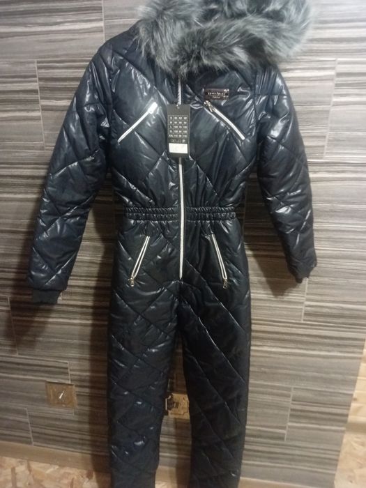 Продам зимній жіночий комбінезон.