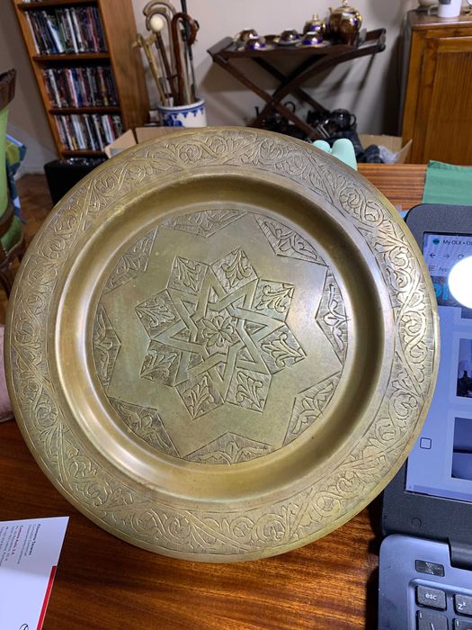 PRATO ANTIGO EM METAL HINDI