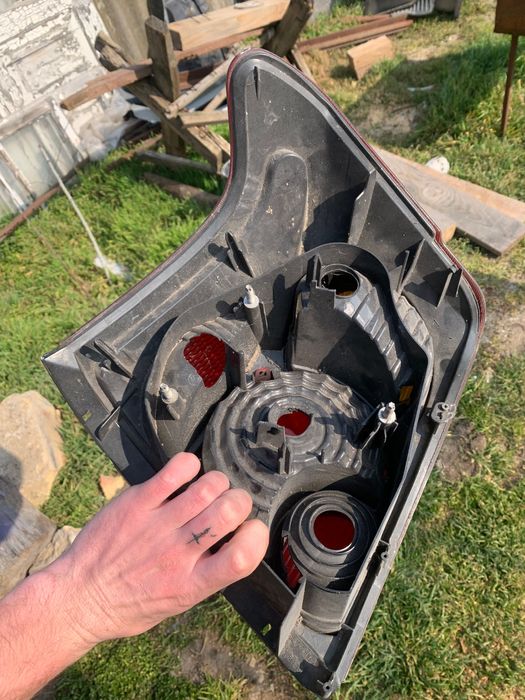 Стоп сигнал avensis t25