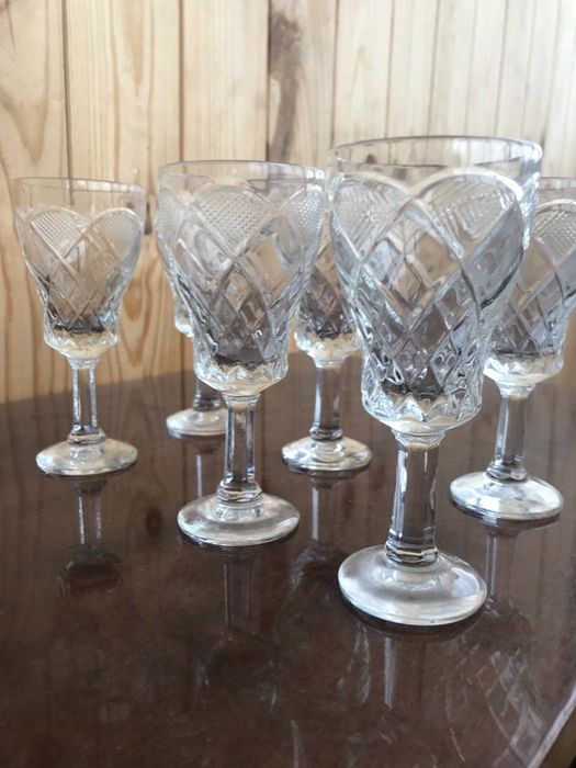 Продам хрустальные рюмки на ножке 6шт