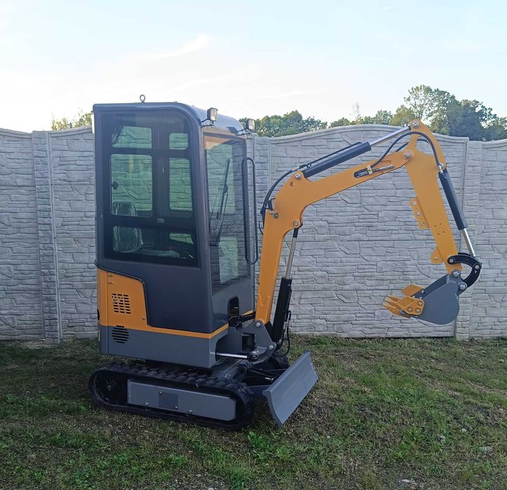 Minikoparka z Kabiną G-SHAN 1000 kg + szybko złączka, trzy łyżki 11 KM