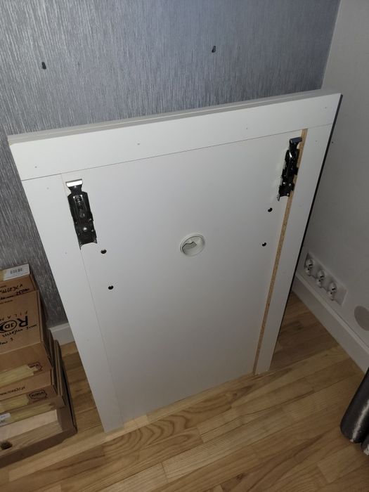 Biurko, toaletka. Wisząca,  przyścienna