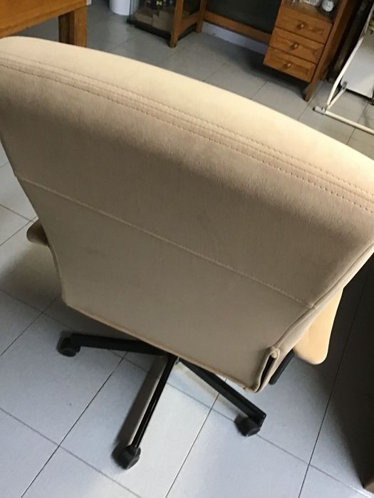 Cadeira de escritório praticamente nova