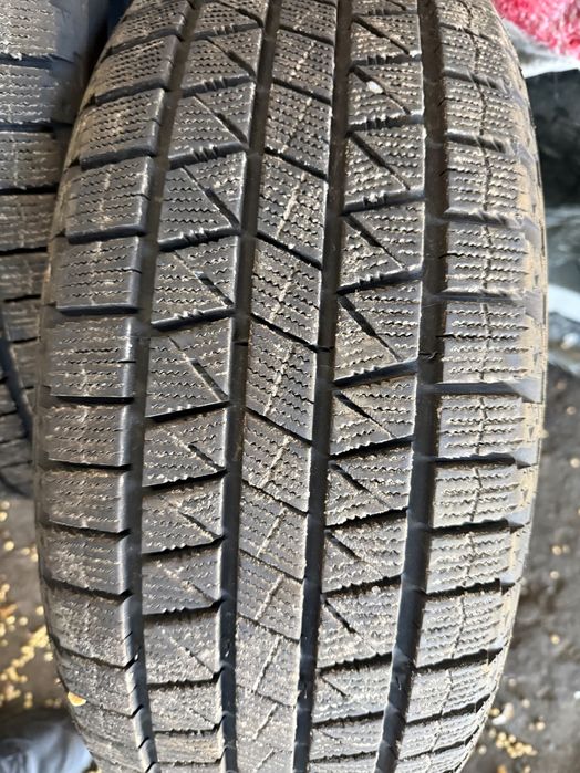 Шини зимові 225/55R17