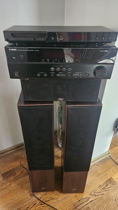 Yamaha RX-V375 w kolorze czarnym komplet