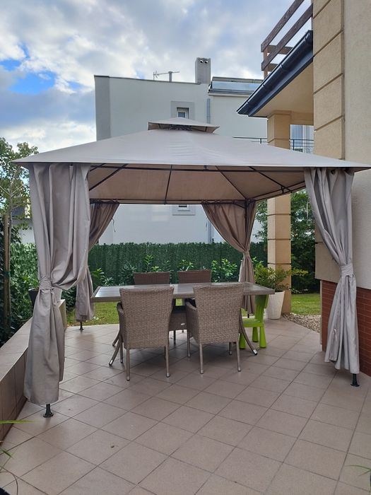 Pawilon ogrodowy że stelażem