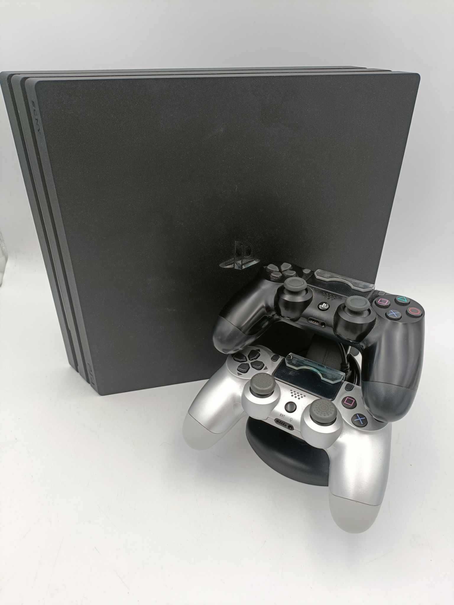 Konsola Sony PlayStation 4 PRO 1 TB CUH-7116B +2X Pad Ładowarka