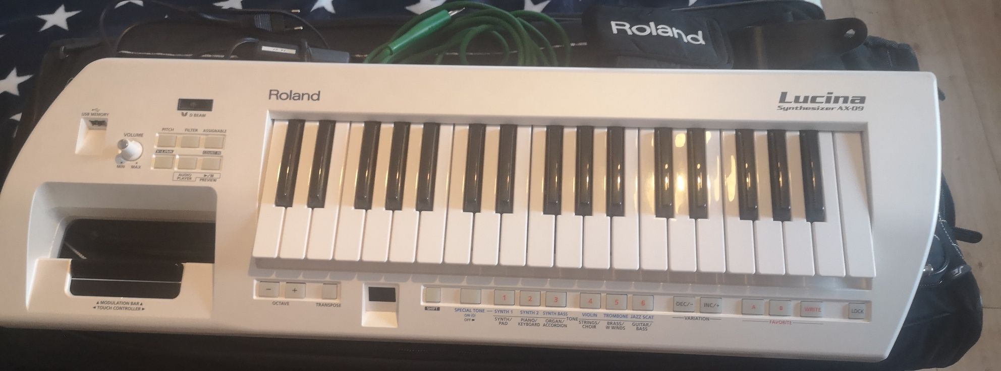 Synthesizer Lucina ax-09