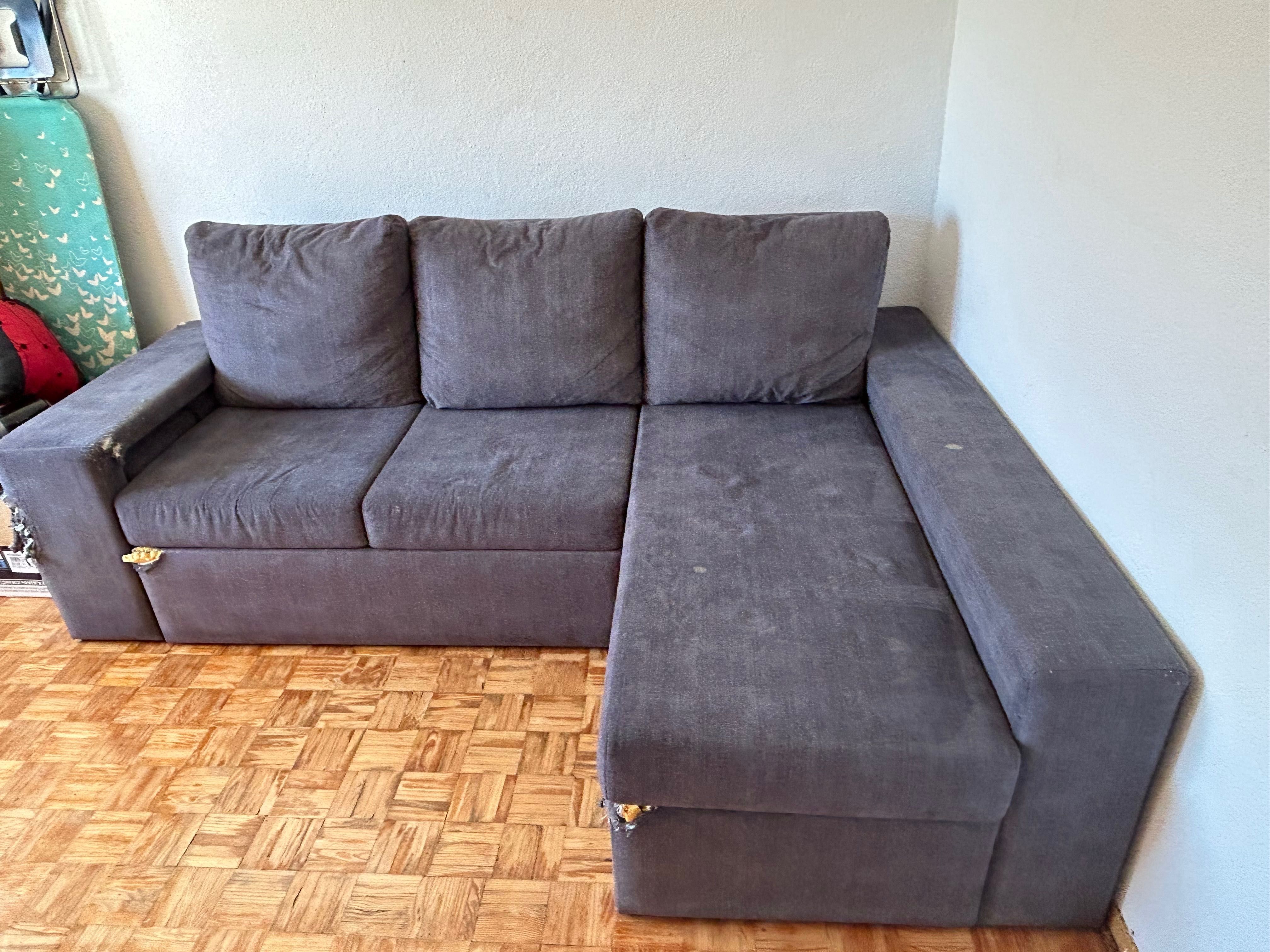 Sofá cama de 3 lugares, com chaise longue e arrumação