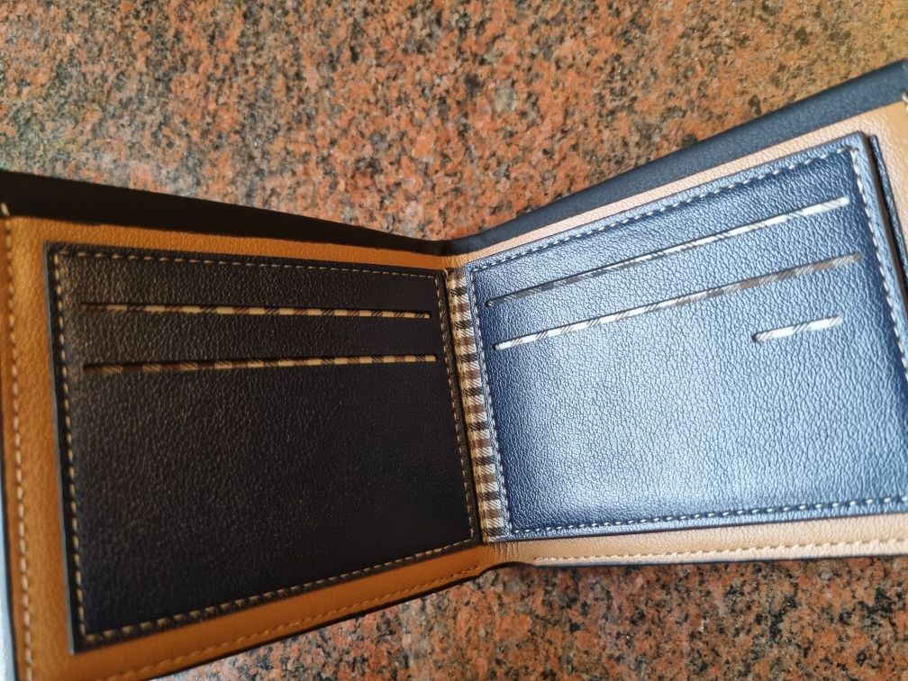 Nowy skórzany portfel na prezent