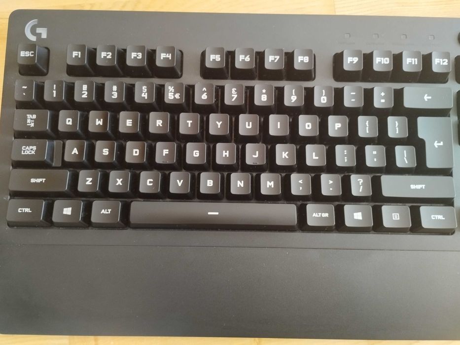 Klawiatura Gamingowa Logitech G213 - Stan Bardzo Dobry