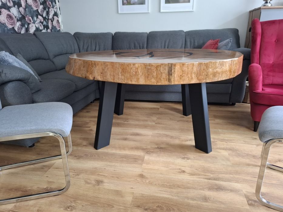 Stół dębowy  ,żywica,  lakier