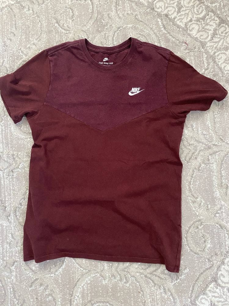 Футболка Nike Tee