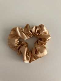 Satynowa scrunchie