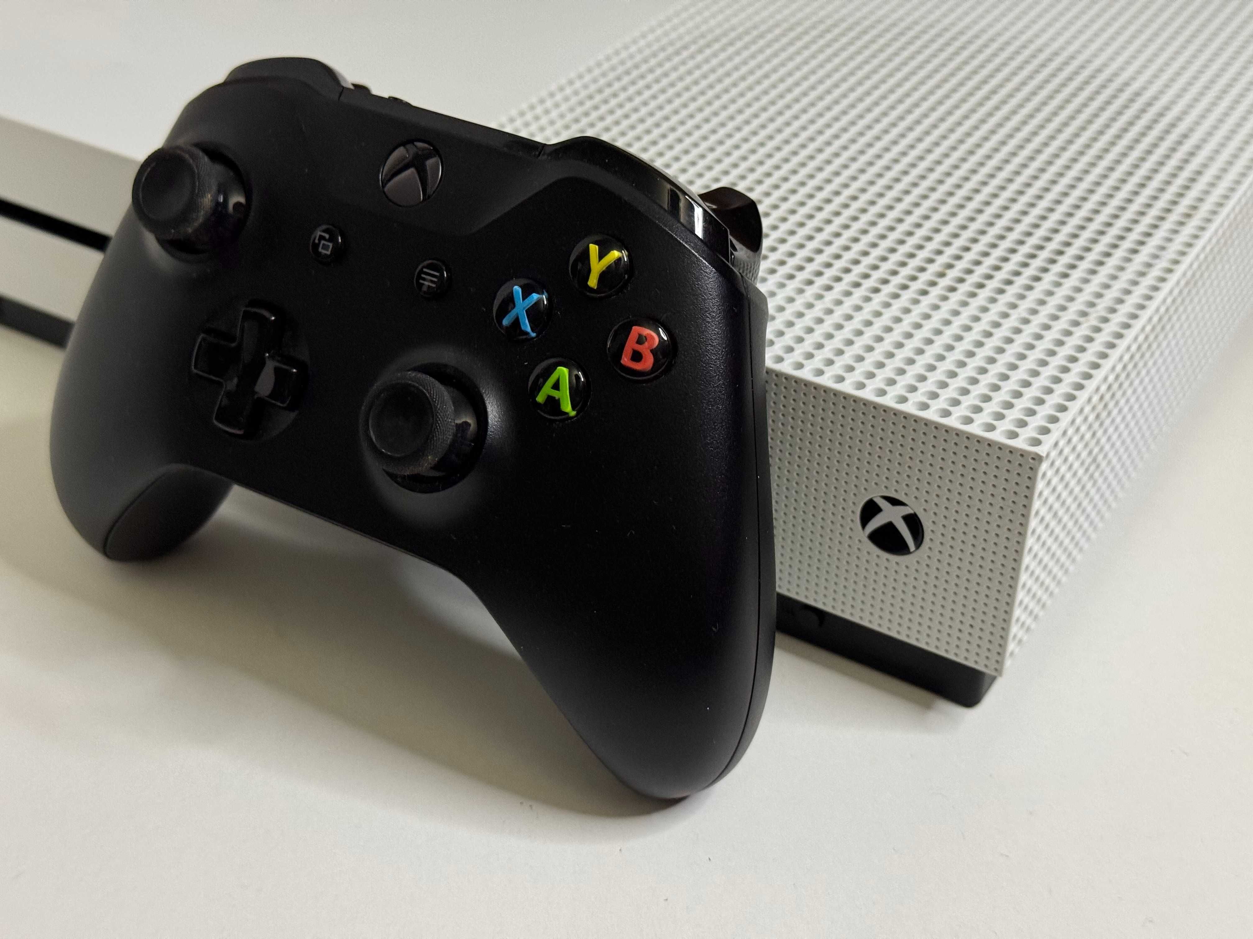 Konsola XBOX ONE S 1TB z Padem i Napędem