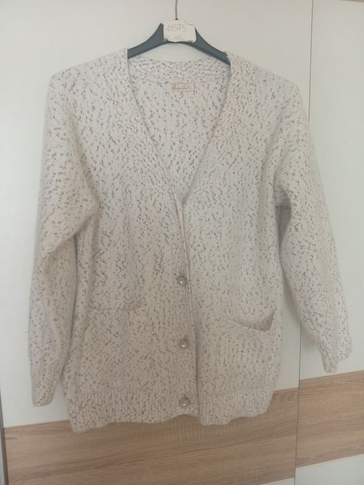 Sweter na guziki