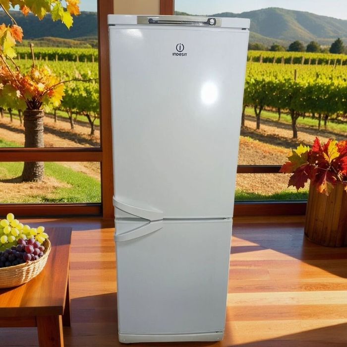 Холодильник б/у Indesit tiaa16.025