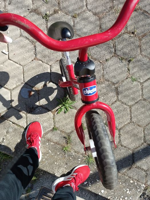 Bicicleta vermelha Chicco sem pedais