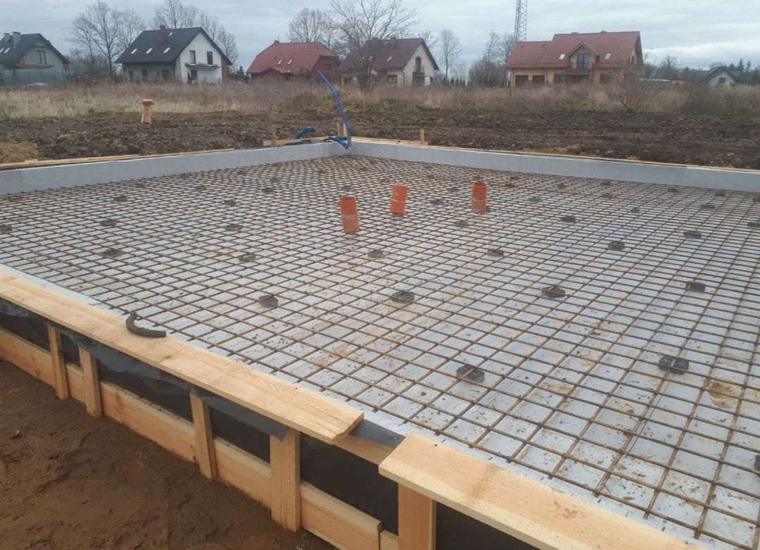 Budowa domów w stanie surowym. Konstrukcje dachowe.