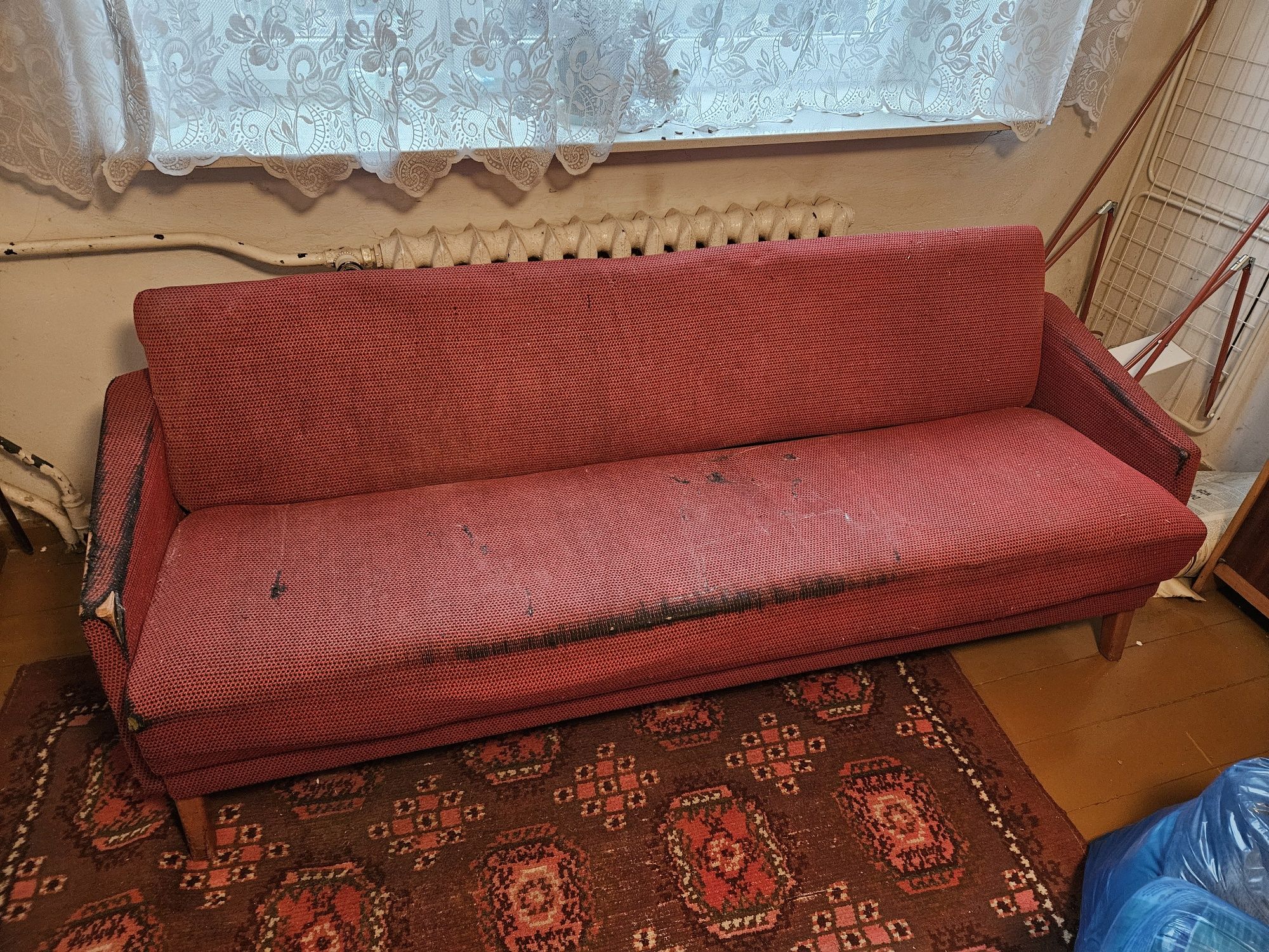 Sofa kanapa mała wersalka prl drewniane profilowane boczki