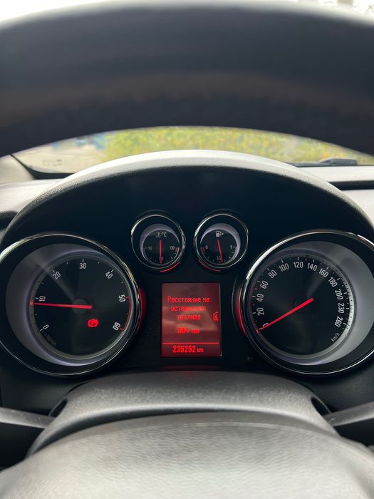 Opel Astra J 2011 року