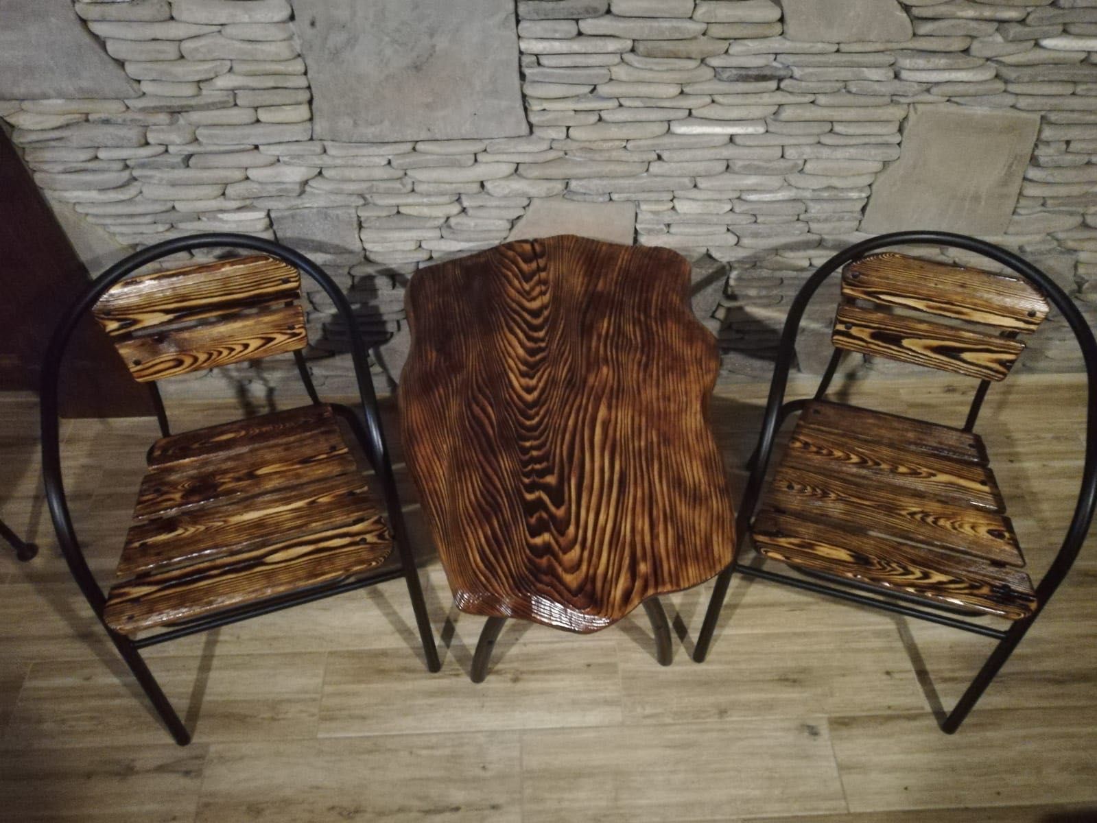 Stolik kawowy + dwa krzesła