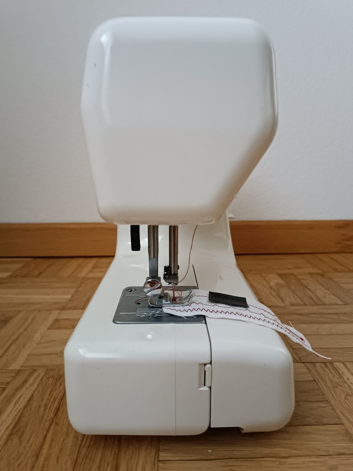 Швейна машинка Novamatic NM2001 з сервісом