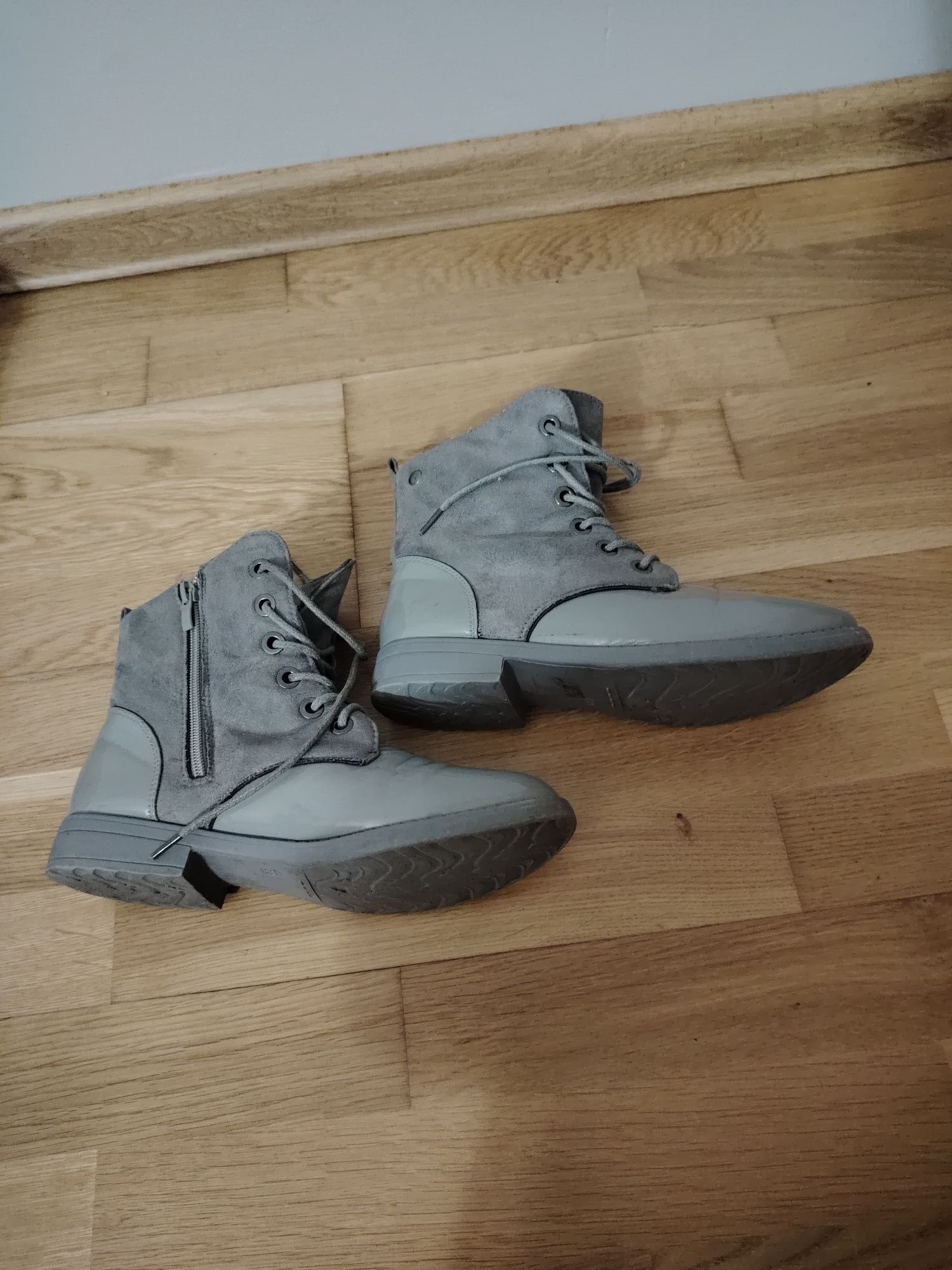 Popielate botki 39
