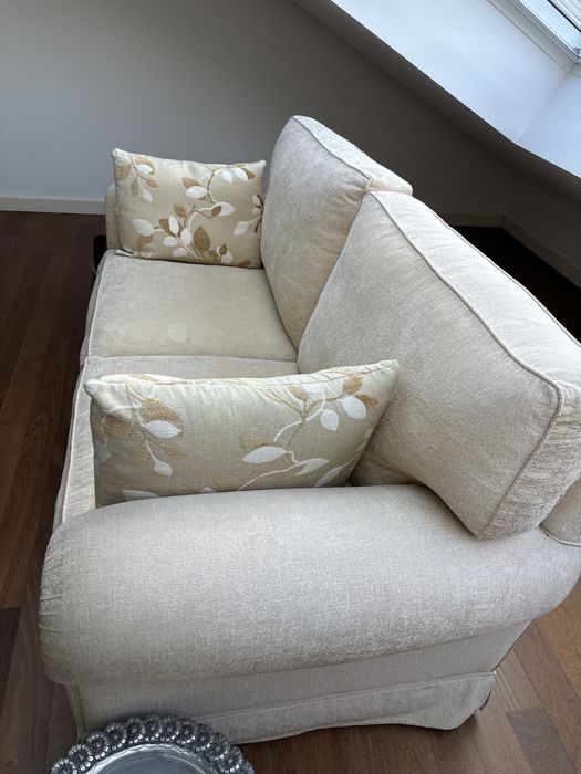 Sofa de dois lugares