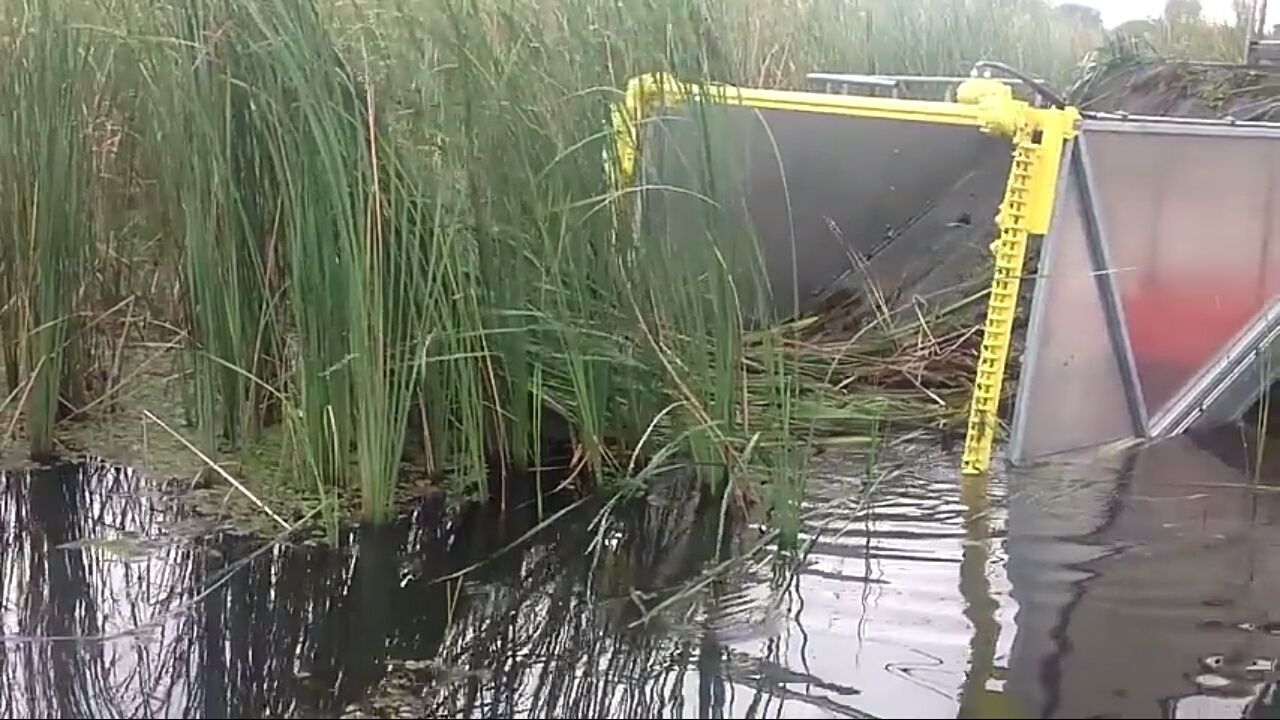 Водний комбайн для очищення водойм UDT-110M