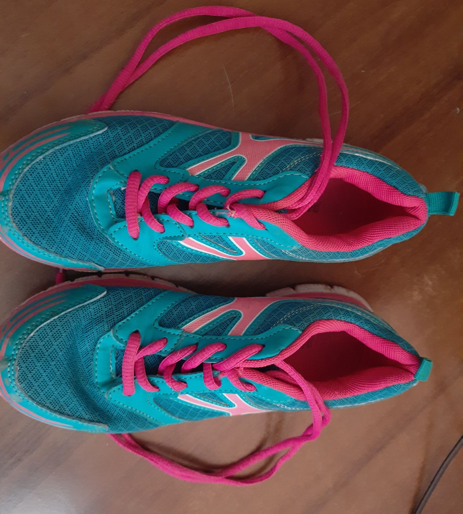 Кроссовки для прогулок, бега и занятия спортом размер 35