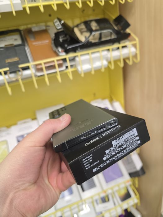 Samsung Galaxy S23 Ultra 12/512gb офіційний на подарунок