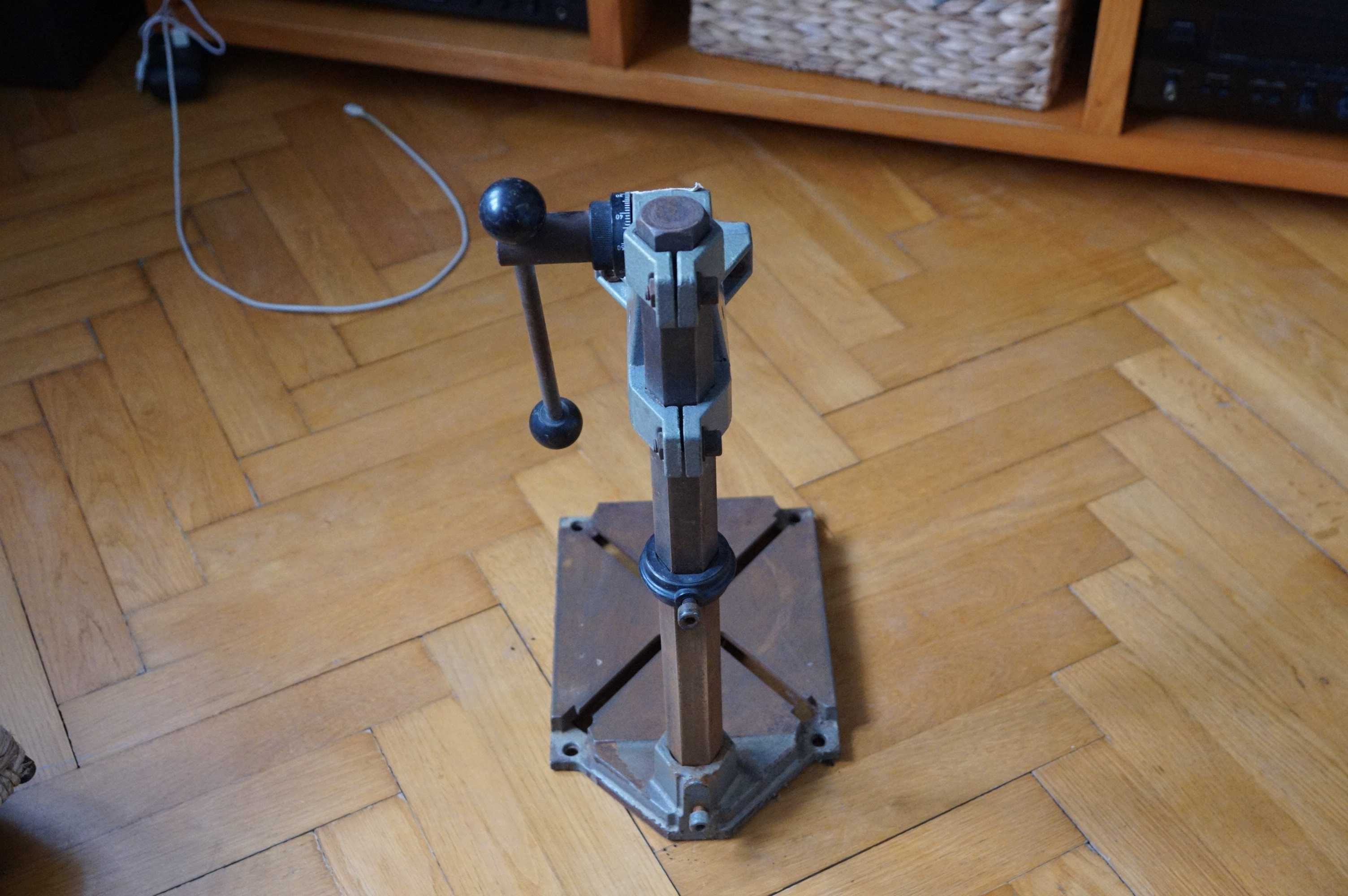 Statyw do wiertarki Wolfcraft.